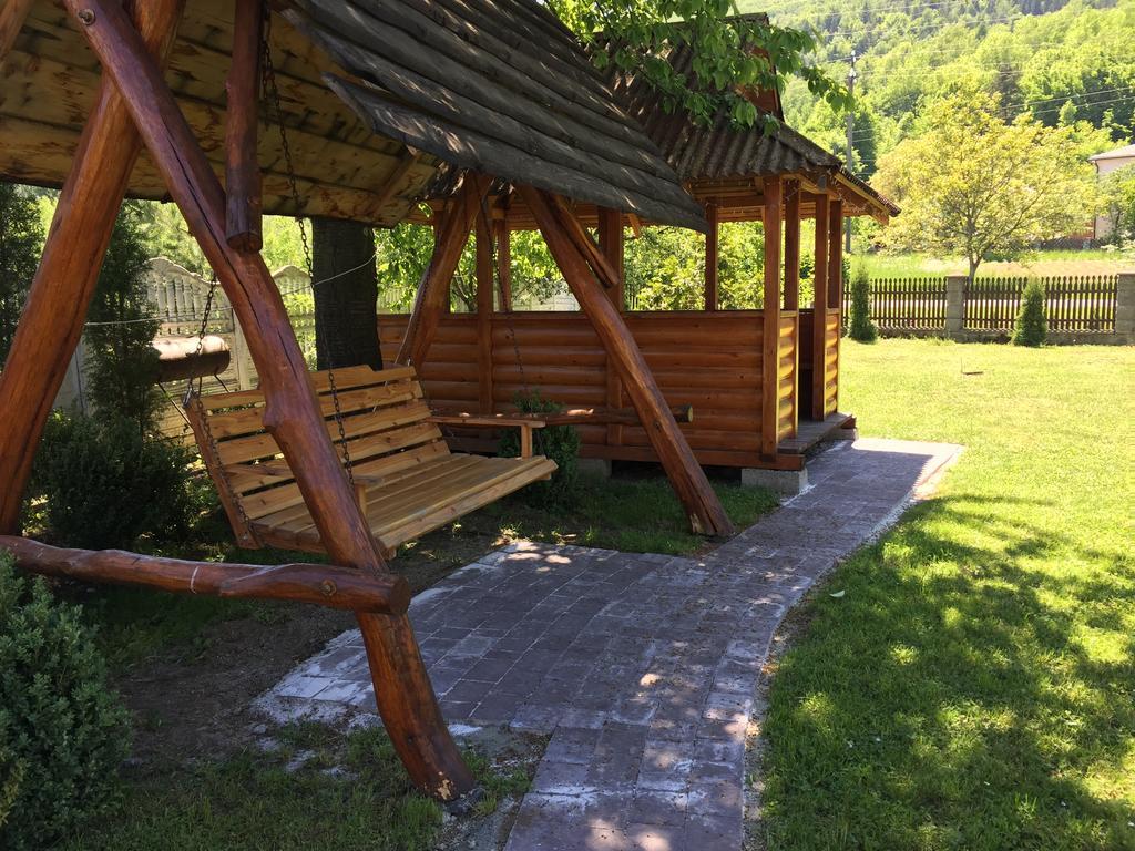 Котетж У Вілла Діола Kosiv Exterior foto